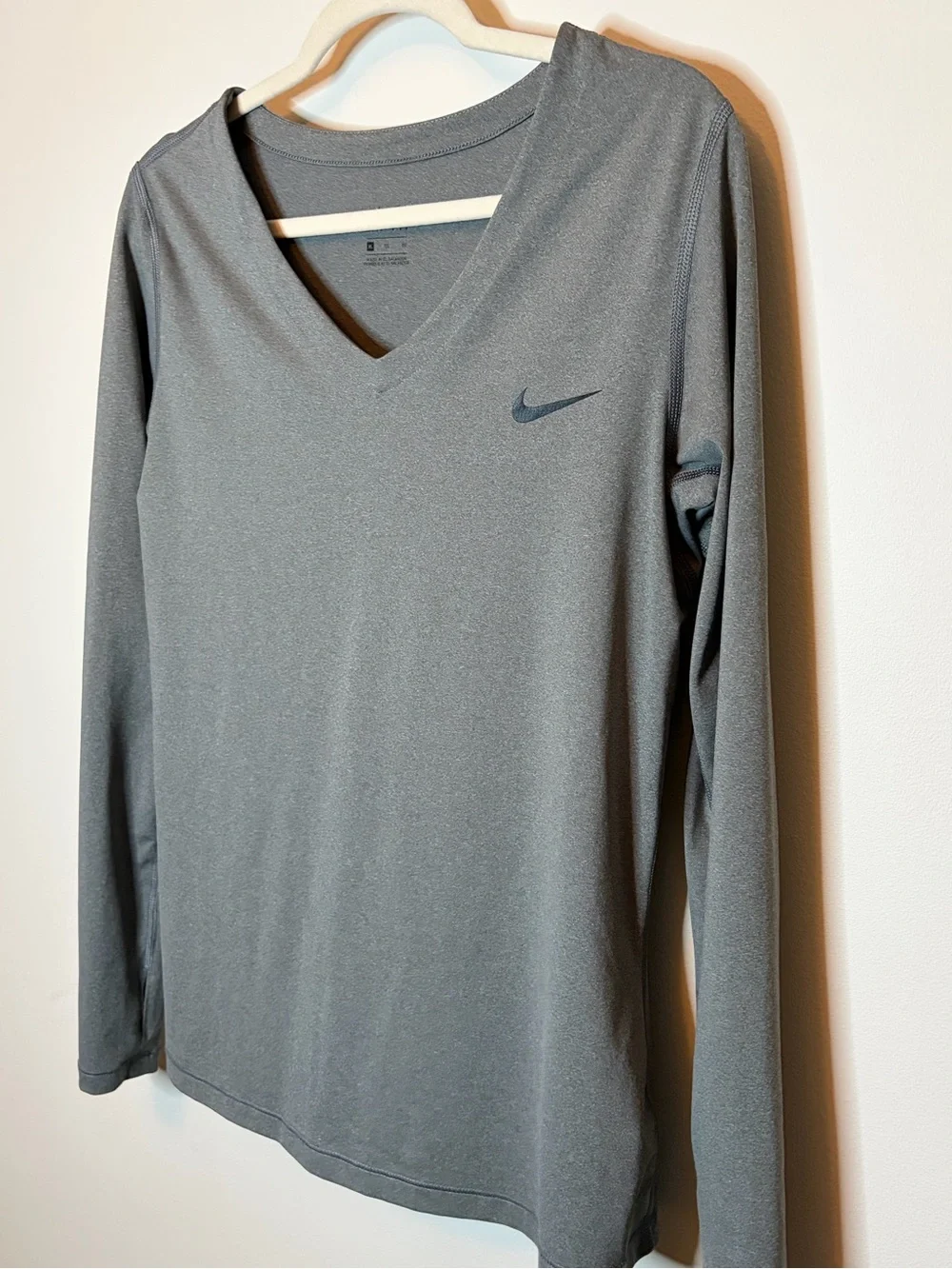 Nike Womens Grey Dri-FIT Long Sleeve V-Neck Shirt with Thumb Holes XL